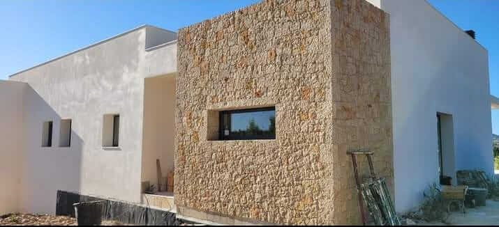 Reforma de fachada moderna en urbanización Mas Carpa, Reus