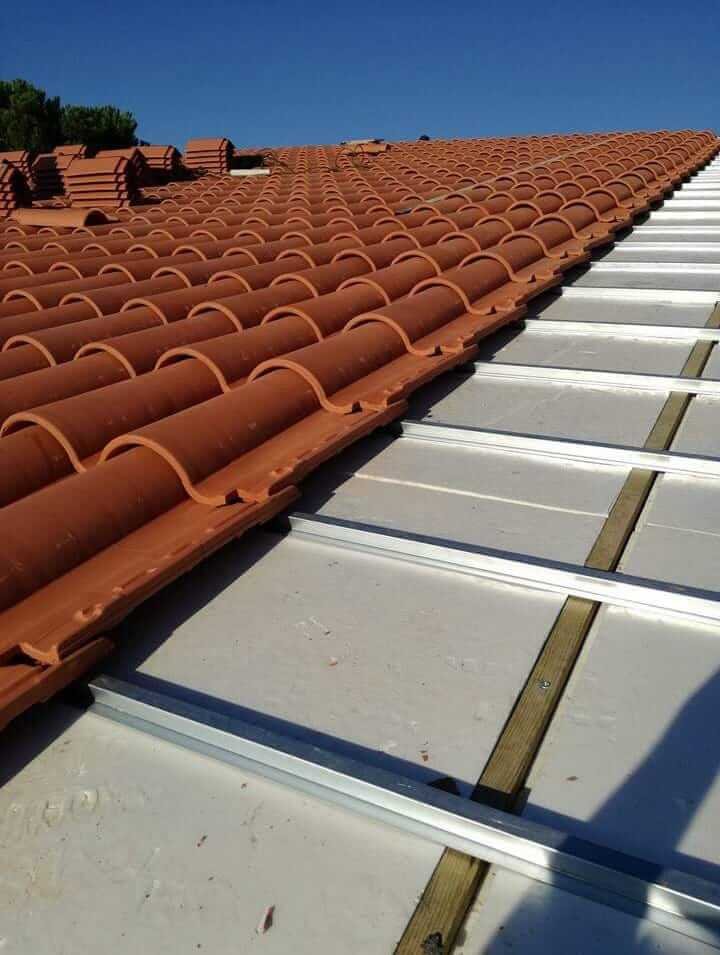 Reforma de tejado con teja cerámica en vivienda del Barrio Niloga en Reus.