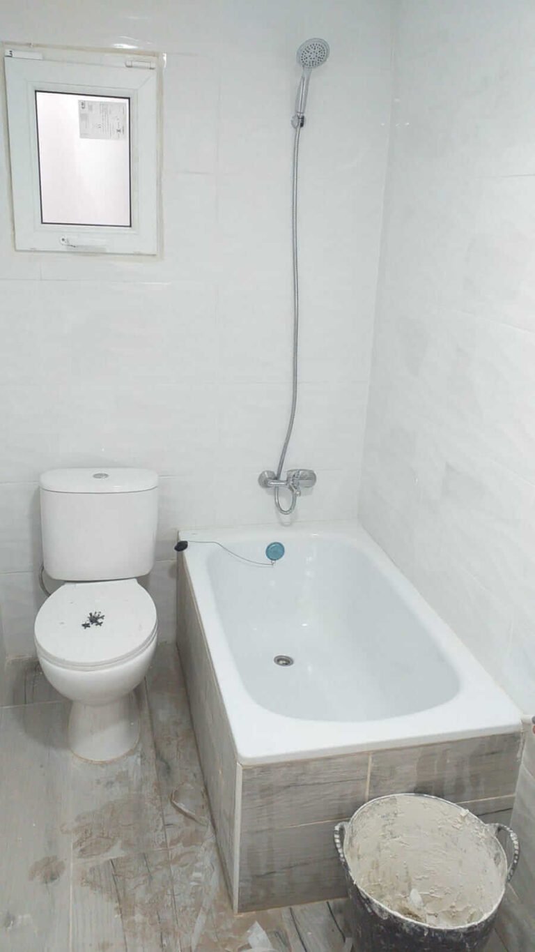 Reforma de baño completo con bañera en Carrer de Llovera, Reus.